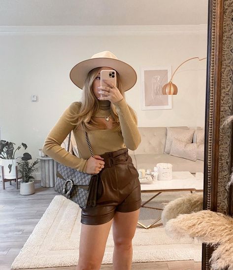 Chic Brown Shorts For Fall, Brown Leather Shorts For Spring, Brown Leather Shorts Outfit, Chic Brown Shorts For Day Out, Brown Leather Shorts, Brown Faux Leather Shorts, Chic Brown Leather Shorts, Brown Shorts Outfit, Leather Shorts Outfit