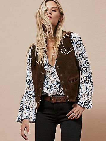 http://www.freepeople.com/index.cfm?fuseaction=search.results&searchString=understated+leather Suede Vest Outfit, Waistcoat Outfit, Vest Outfits For Women, Trendy Outfit Inspo, Stile Boho Chic, Boho Vest, Vest Outfit, 70s Outfits, Suede Vest