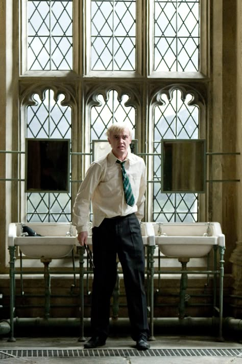 Draco Malfoy in Moaning Myrtle's bathroom Marauders Slytherin, Hery Potter, Scorpius And Rose, Fanfiction Recommendations, Drako Malfoy, Imprimibles Harry Potter, Slytherin Harry, Granger Hermione, Draco Malfoy Hot