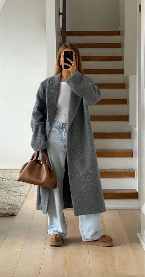 Gray Winter Outfits, Hijabi Winter, Vinter Mode Outfits, Buty Ugg, Winter Date Night Outfits, Thrift Inspo, London Baby, Skandinavian Fashion, Uni Outfits