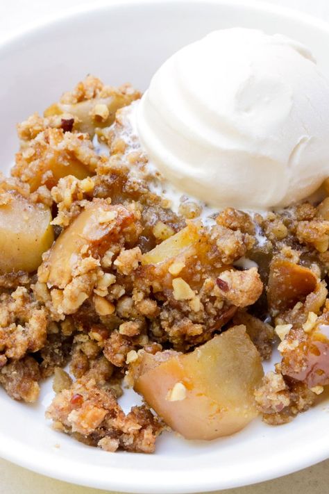 This rustic apple crisp recipe without oats is a delicious twist on the classic dessert. We incorporate crunchy chopped nuts into the ever-popular topping that perfectly complements the warm, spiced apples beneath. Apple Crisp Recipe Without Oats, Simple Apple Crisp Recipe, Classic Fall Desserts, Homemade Apple Crisp, Apple Crisp Topping, Moist Apple Cake, Easy Apple Crisp Recipe, Rustic Dessert, Apple Puff Pastry