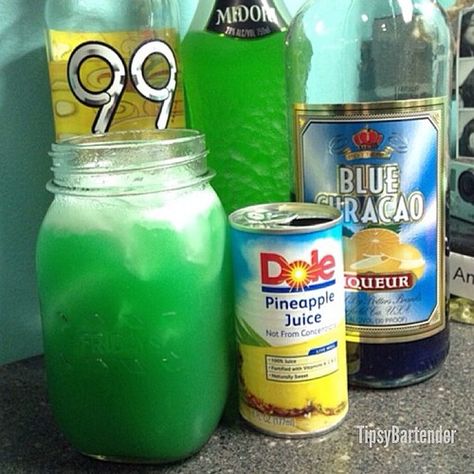 TROPICAL PUNCH 1 1/2 oz. (45ml) Midori 1/2 oz. (15ml) Blue Curacao 1 oz. (30ml) 99 Bananas Top with Pineapple Juice 99 Bananas, Green Punch, Coctails Recipes, Banana Drinks, Pineapple Rum, Tipsy Bartender, Tropical Punch, Drink Photo, Blue Curacao