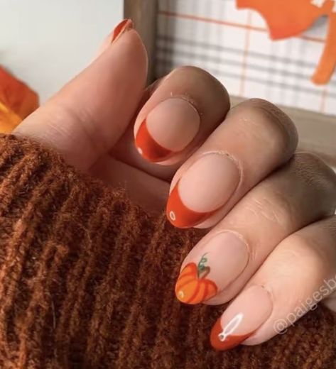 Gel Nail Designs Short Nails Fall, Orange French Tip Nails Pumpkin, Aesthetic Nails For Fall, Halloween Nails Almond Simple, Aesthetic Halloween Nails Short, Pumpkin Nail Designs Almond, Fall Themed French Tip Nails, Nail Inspired Fall, October Nail Inspo Almond