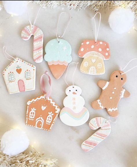 Diy Clay Ornaments, Oven Baked Clay, Baby Christmas Crafts, Clay Christmas Decorations, Baked Clay, Christmas Clay, Xmas Diy, Clay Ornaments, Indoor Christmas Decorations