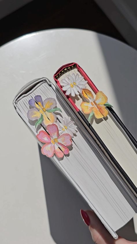 St’Valent | Glass Artist | 💐A DIY Bookmark Bouquet would be so cute as a small Mother’s Day gift! 🥰🎁 As you guys know, I have been in a bookmark making craze 📖… | Instagram How To Store Bookmarks, 3d Bookmarks Diy, Small Bookmark Ideas, Diy Flower Bookmarks, Cute Bookmark Ideas Diy, Aesthetic Bookmarks Design, Flower Bookmark Diy, Marque Page Diy, Aesthetic Bookmarks Diy