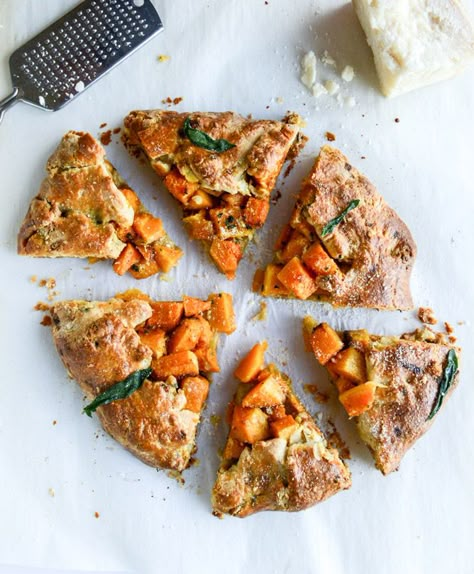 parmesan crusted butternut galette with fried sage Veggie Galette, Vegetable Pies, Vegetable Galette, Healthy Thanksgiving Recipes, Vegetarian Thanksgiving, Savory Pies, Diner Recept, Healthy Thanksgiving, Roasted Vegetable