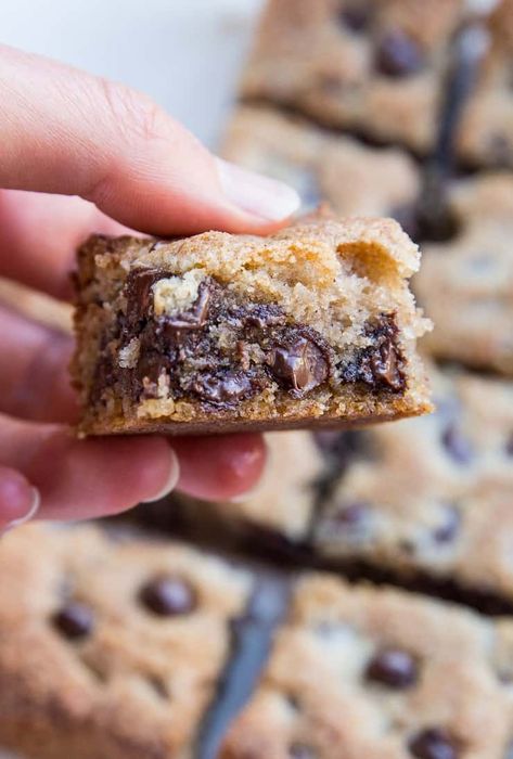 Keto Chocolate Chip Cookie, Banana Blondies, Flourless Desserts, Flourless Brownies, Gooey Chocolate Chip Cookies, Chocolate Chip Bars, Keto Chocolate Chip Cookies, Cafe Delites, Keto Chocolate Chips