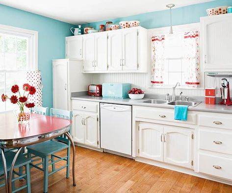 If you're not ready to commit to walls in red, add the color in small doses through the use of accessories. Red Teal Kitchen, Red And Teal Kitchen, Kitchen Upcycle, Luna Kitchen, Kitchen Color Red, Aqua Kitchen, Trendy Kitchen Colors, 50s Diner, Turquoise Kitchen