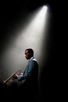 Mobile Web - Entertainment - Don Cheadle boldly portrays legendary trumpet player Miles Davis Miles Davis Wallpaper, Orchestra Photography, Don Cheadle, Musician Portraits, Musician Photography, Wallpaper Music, Trumpet Players, Jazz Art, Environmental Portraits