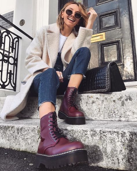 fface8385abbf94b4593a0ed53a0c70fdesc53230732ri Doc Fits, Burgundy Boots Outfit, Combat Boot Outfit, Camera Ideas, Outfit Botas, Dr Martens Outfit, Red Boots, Todays Outfit, Fancy Outfits