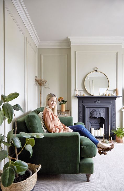 Comfy Victorian Living Room, Beige Victorian Living Room, Small Victorian Terrace Living Room, Victorian Homes Interior Living Room, Victorian Terrace Dining Room, Victorian Family Room, Small Victorian Living Room, Victorian Terrace Living Room, Snug Lounge