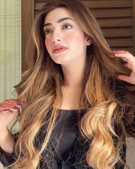 Pakistani Hair Color, Pakistani Hair Colour, Pakistani Hair, Girl Hair Colors, Hair Color Highlights, Girls Eyes, Hair Colour, Hair Highlights, Hair Goals