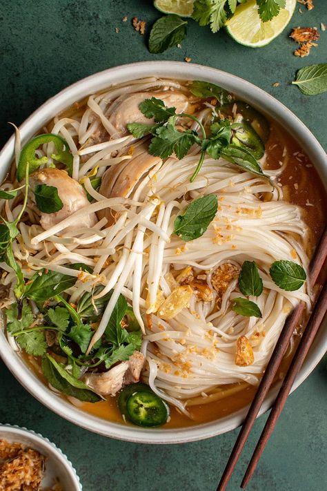 Vermicelli Soup, Chicken Vermicelli, Homemade Chicken Broth, Vermicelli Recipes, Vietnamese Soup, Parmesan Soup, Chicken Pho, Pho Soup, Vietnamese Pho