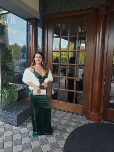 Emerald Dress With Gold Accessories, Green Dress With Gold Accessories, Green Dress Gold Accessories, Forest Green Prom Dress, Jade Green Dress, Emerald Green Satin Dress, Satin Dress Outfit, Gala Attire, Wedding Decisions