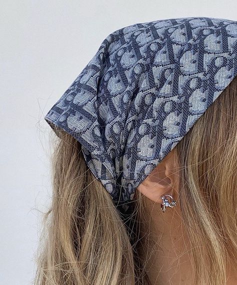 headband dior & silver earrings غرفة ملابس, Mode Inspo, Grunge Hair, Mode Streetwear, Mode Vintage, Looks Style, Looks Vintage, Scarf Hairstyles, Mode Outfits