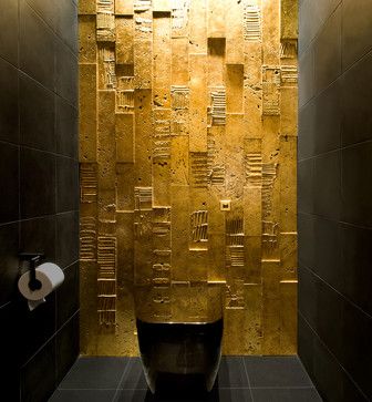 Powder Room Gold Leaf Design Design Interior Baie, Gold Tiles, Modern Powder Rooms, Gold Bad, Toilette Design, Tv Fal, Gold Bathroom Decor, Black And Gold Bathroom, Wc Design