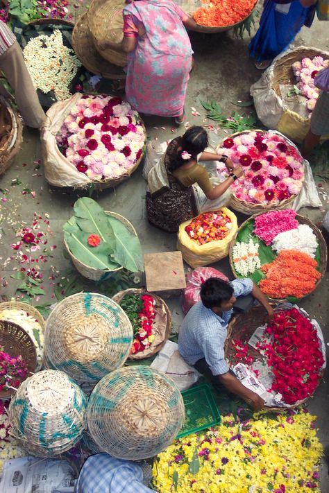 bangalore flower market, india Travel India, India India, We Are The World, Indian Aesthetic, Summer Bucket Lists, Bhutan, Varanasi, South Asia, Incredible India