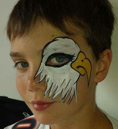 Eagle eye design Carnaval Make-up, Animal Face Paintings, Festival Face Paint, Face Painting For Boys, Adult Face Painting, Cheek Art, Eagle Face, Face Painting Easy, Kids Face Paint