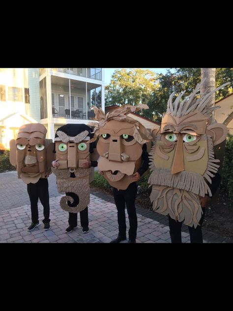 Cardboard Masks Art Projects, Cardboard Art Projects Middle School, Cardboard Set Design, Cardboard Person, Cardboard Costumes Diy, Cardboard Mask Diy, Cardboard Mask Ideas, Cardboard Creatures, Card Board Art