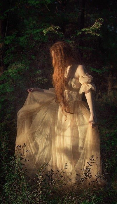 Dark Academia Fashion Aesthetic, Dark Academia Aesthetic Fashion, العصور الوسطى, Fairy Photoshoot, Old Dress, Fairytale Aesthetic, Ethereal Aesthetic, Fantasy Magic, Fairy Aesthetic