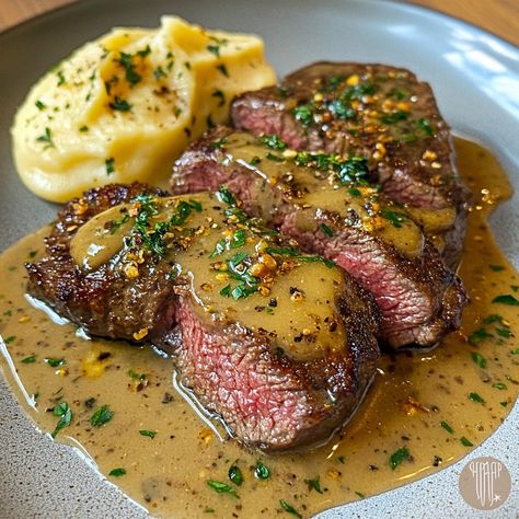 Victoria Hudson | 🥩 Beef Steak with Garlic Butter Treat yourself to this succulent beef steak, perfectly seasoned and topped with flavorful garlic butter.... | Instagram Steak Vegetable Sides, Steak Recipes Healthy, Steak With Garlic Butter, Fancy Foods, Food Prepping, Beef Steaks, Foreign Food, Juicy Steak, Beef Steak