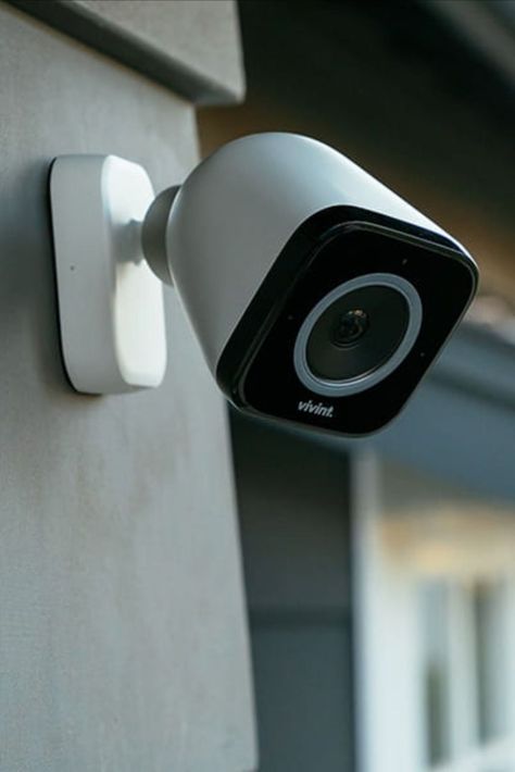 It's never been cheaper or easier to protect your property, there are tons of affordable camera options that can instantly give you that peace of mind you need. Here's the best home security cameras of 2020, check it out!! Security Footage, Best Security Cameras, Security Camera Installation, Teknologi Gadget, كاميرات مراقبة, Wireless Home Security Systems, Best Home Security, Wireless Home Security, Outdoor Camera