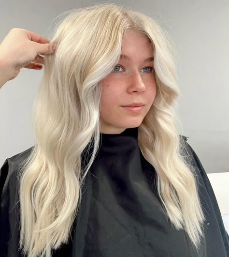 Bleach Blonde Hair With Money Piece, Light White Blonde Hair, Global Bleach Hair, Bleach Highlights On Blonde Hair, Full Bleached Hair, Bleach And Tone Shadow Root, Blonde Root Touch Up, Root Touch Up Blonde Highlights, Full Bleach Blonde Hair