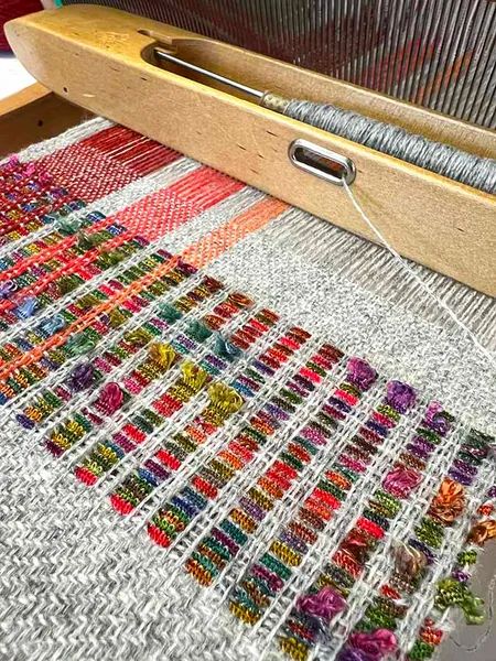 Introduction to table loom weaving: 1-day taster workshop Table Top Looms Weaving, Table Loom Weaving, Card Weaving Loom, Totally Table Loom Weavers, Warp Weighted Loom, Huck Lace Weaving Drafts, Loom Yarn, Project Table, Weaving Textiles