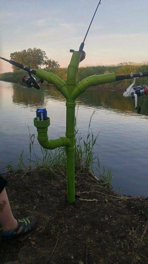 Fishing Boat Accessories, Family Fishing, Fishing Pole Holder, Bass Fishing Tips, Jon Boat, Bowfishing, Fishing Diy, Catching Fish, Fishing Rods