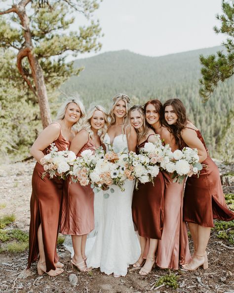 Cream Groom Suit, Bridesmaid Dresses Cream, Bridesmaid Dresses Color Palette, August Wedding Colors, Cream Bridesmaid Dresses, Dusty Rose Bridesmaid, Cinnamon Rose, Wedding Color Palettes, White Bridal Gown