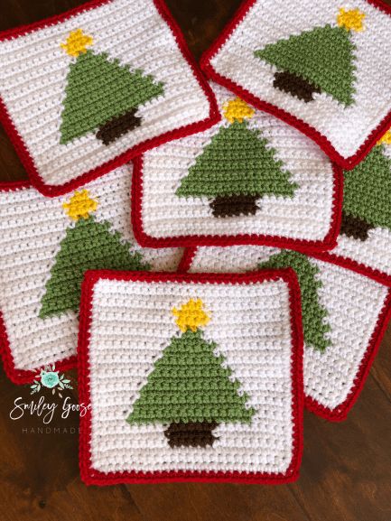 Christmas Crochet Squares, Christmas Tree Crochet Pattern Free, Crochet Christmas Granny Square, Christmas Granny Square Crochet, Christmas Blanket Crochet, Crochet Christmas Blanket, Throw Blanket Crochet Pattern, Christmas Yarn Crafts, Throw Blanket Crochet