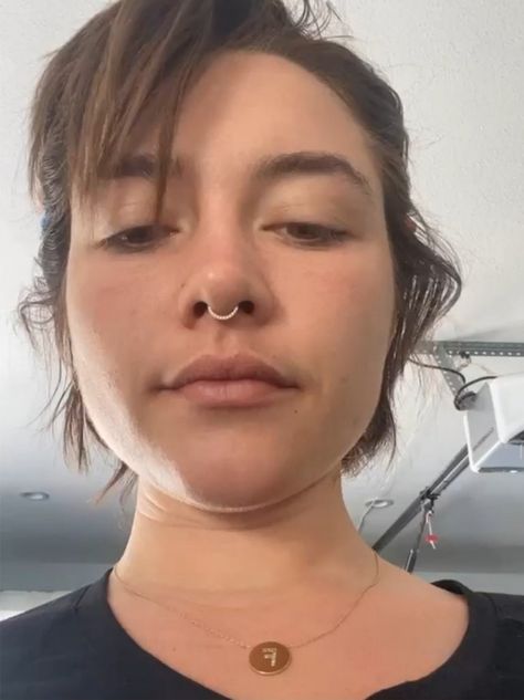 Florence Pugh Septum Piercing, Flo Pugh, Girlfriend Meme, Opal Septum, Bi Panic, Jorja Smith, Spanish Memes, Lost Girl, Florence Pugh