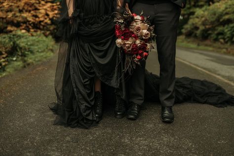 Goth Wedding Photoshoot, Spooky Wedding Photos, Goth Wedding Photos, Halloween Wedding Photos, Domestic Partnership, Forest Photos, Goth Wedding, Corpse Bride, Lesbian Wedding