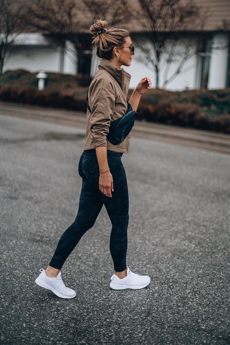 Motivation for Early Morning Workout Routines to Keep You Consistent All Year Modest Workout Clothes, Modest Workout, Look Legging, Estilo Fitness, Style Fitness, Cute Workout Outfits, Legging Outfits, Mode Casual, Athleisure Fashion