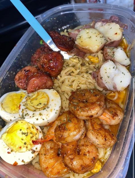 Pasta Shrimp, Soft Boiled Egg, Yummy Seafood, Soul Food Dinner, Spicy Noodles, Healthy Food Dishes, Food Babe, Food Therapy, Yummy Comfort Food