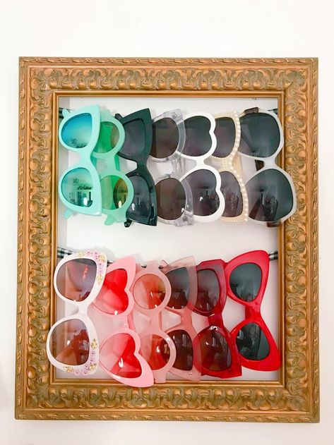 Diy Sunglasses Holder, Sunglasses Storage Diy, Diy Sunglasses, Jewelry Storage Diy, Sunglasses Organizer, Diy Organizer, Sunglasses Display, Sunglasses Storage, Old Picture Frames