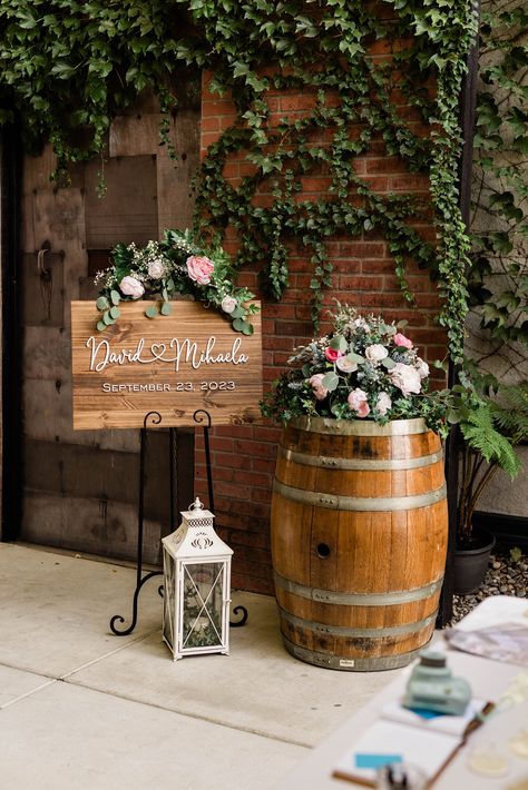 Welcome Rustic Wedding Sign, Sign In For Wedding, Rustic Photobooth Wedding, Outside Fall Wedding Decorations, Wood Wedding Projects, Wedding Farm Decor, Wedding Ideas Winery Vineyard, Farm Wedding Signs, Wedding Invite Ideas Diy