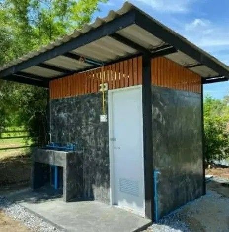 Small Outdoor Toilet Ideas, Outside Toilet Ideas Outdoor Bathrooms, Outside Toilet Ideas, Backyard Toilet, Small Outdoor Bathroom, Outdoor Restroom Ideas, Outdoor Toilet And Shower Ideas, Outdoor Toilet Ideas, Outdoor Toilet And Shower