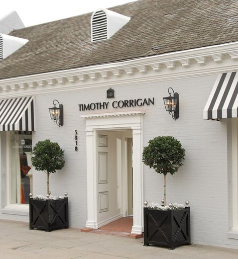 This is it. Dream shop front. Eye For Design: Elegant Interiors.......Timothy Corrigan Style Black And White Exterior Commercial Building, Facade Update, Restaurant Facade, Parisian Store, Business Interior, Painted Brick House, Doughnut Shop, Paw Paws, French Modern