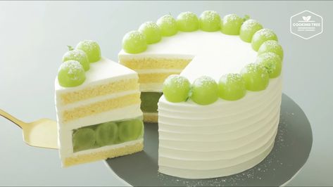 I made a green grape cake filled with fragrant and delicious Shine Muscat. The post Shine Muscat (Green Grape) Cake Recipe appeared first on Cooking Tree. Grape Cake Recipe, Green Grape Cake, Grape Desserts, Grape Cake, Shine Muscat, Grape Dessert, Japan Dessert, Christmas Cake Recipe, Cooking Tree