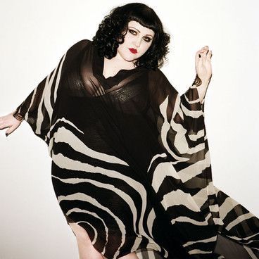 Beth Ditto Fashion, Cringe Outfits, Dior Commercial, Vampire Money, Goth Pinup, Beth Ditto, Curve Style, Afro Punk, Body Love