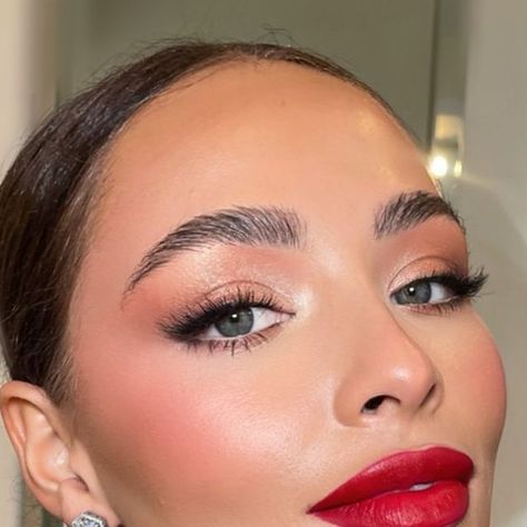 Boe Wright on Instagram: "RED// Two purchases you need to make ladies if you’re opting for a red lip on your big day! 

@tomfordbeauty “ Night porter” satin Finish
@narsissist “ Starwoman” non drying liquid matt 

Literally the two reds that I think suit so many skin tones! 💋💋" Makeup Inspo Red Lip, Eye Makeup For Red Lipstick, Soft Glam With Red Lip, Bridal Makeup With Red Lips, Eye Makeup For Red Lips, Semi Makeup, Grad Makeup, Red Sparkly Dress, Light Eye Makeup