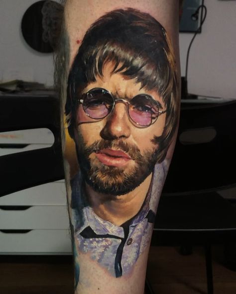 Liam Gallagher tattoo by Valentina Riabova Oasis Tattoo, Musician Tattoo, Sacred Heart Tattoos, Skull Hand Tattoo, Russian Tattoo, M Tattoos, Tattoo Trend, Cross Tattoo Designs, Old Tattoos