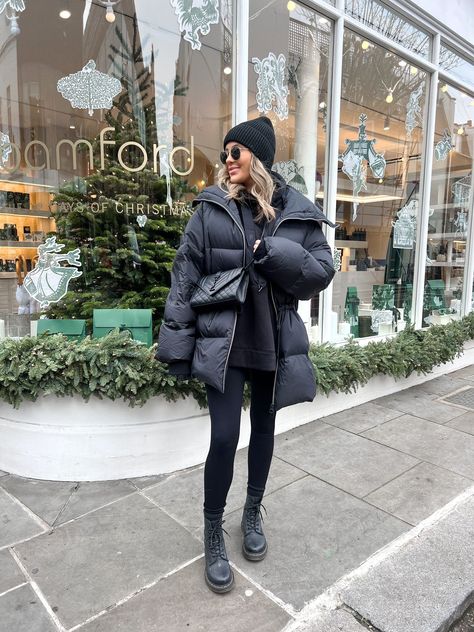 Outfit Inspo Puffer Jacket, Winter Outfits Down Jacket, Macpac Puffer Jacket Outfit, Mid Puffer Jacket Outfit, Nyc Winter Outfits Puffer Jacket, Mid Length Puffer Jacket, Mid Length Puffer Jacket Outfit, Winter Puffer Coat Outfits, Casual Puffer Jacket Outfit