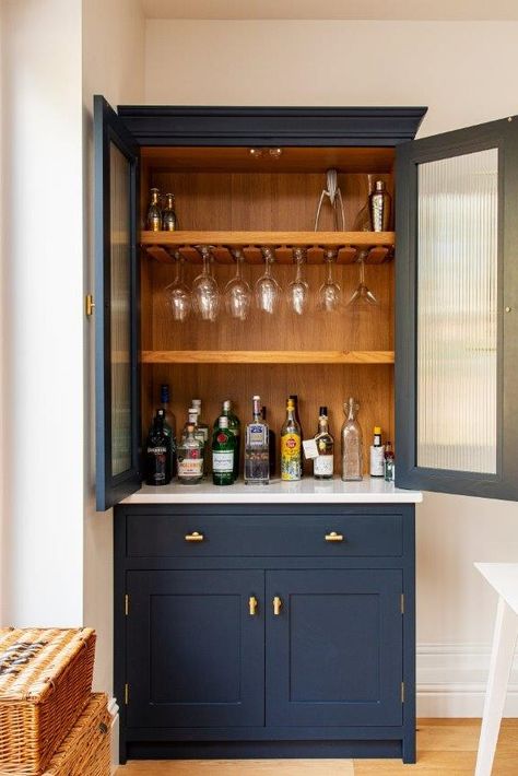 Read all about this project's bespoke kitchen cabinetry, including this breakfast larder with bifold doors and a bespoke drinks dresser featuring reeded glass cabinetry doors😍😍😍 Dining Room Dresser, Modern Kitchen Cupboards, Kitchen Bar Design, Home Bar Cabinet, Modern Home Bar, Kitchen Cupboard Designs, Open Plan Kitchen Living Room, Kitchen Glass, Cocktail Cabinet