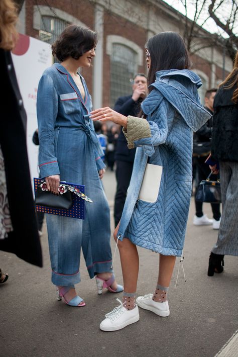 How To Have Style, Jumpsuit Denim, Quilted Denim, Sneaker Socks, Moda Denim, Milan Fashion Week Street Style, Look Jean, Denim Inspiration, Mode Jeans