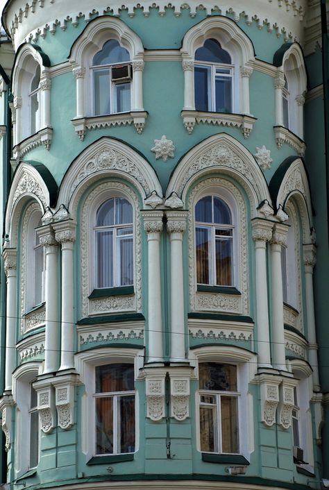 windows in the round - Building on Ilyinka Street,  Moscow, Russia (by Andrey -  akk_rus') Fantastic Architecture, Capital Cities, Russian Architecture, Design Building, Ludwig Mies Van Der Rohe, Renzo Piano, Building Designs, Cultural Architecture, Amazing Buildings