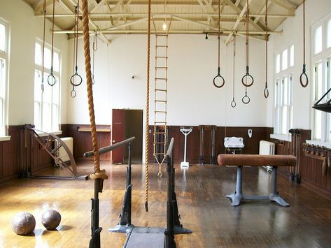 vintage gym - ropes, rings, gymnastics equipment - brings back memories Basement Gym Ideas, Gym Rope, Retro Gym, Gymnastics Equipment, Basement Gym, Gym Interior, Crossfit Gym, Gym Room, Country Interior