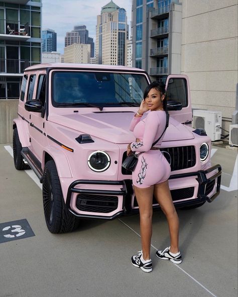 Pink Mercedes, Auto Jeep, Pink Jeep, Dream Cars Mercedes, Mercedes G Wagon, Color Aesthetic, Girly Car, Car Goals, Stylish Summer Outfits