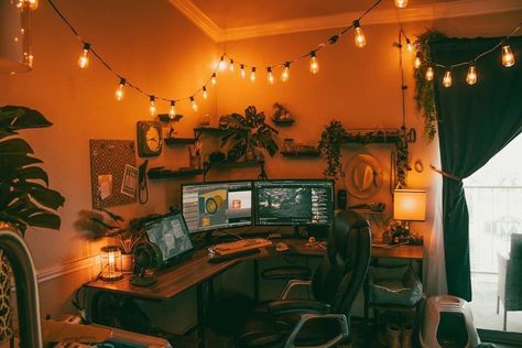 Gaming Set Up Inspiration, Two Monitor Desk Setup Aesthetic, Game Room Astethic, Dark Acedamia Gaming Setup, Gamer Plant Room, Gamer Apartment Ideas, Home Game Room Ideas Cozy, Bohemian Gaming Setup, Green And Brown Gaming Setup